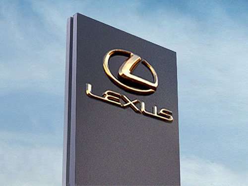 The Lexus (Luxury Edition for the United States) marque was introduced to the Japanese market, becoming the first Japanese premium car marque to launch in its country of origin