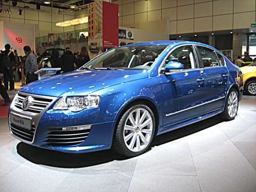 The Passat R36 made its public debut at the Essen Motorshow, joining the Golf R32 and only the second model in the Volkswagen line-up to carry the ‘R’ badge