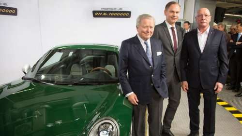 The one-millionth Porsche 911 model rolled off the production line – a Carrera S in the special colour “Irish Green”, with numerous exclusive features following the original 911 from 1963