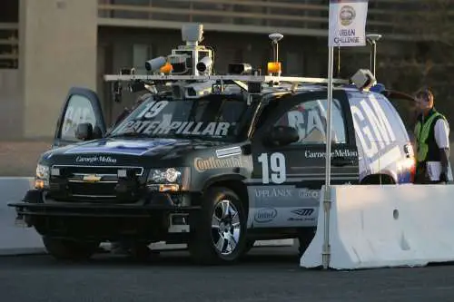 Boss, a robotic Chevrolet Tahoe from Carnegie Mellon University (Pennsylvania, US), won the annual $2 million prize in the driverless race sponsored by DARPA (Defense Advanced Research Projects Agency) at a deserted air force base near Victorville in San Bernardino County, California